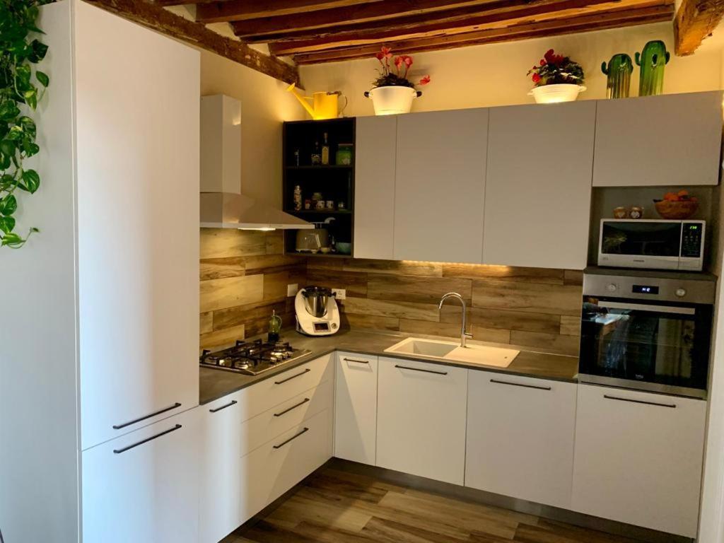 شقة Casina Il Nido Di لوكا المظهر الخارجي الصورة